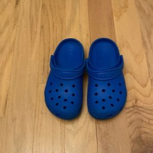 Crocs size 2 (little kid)